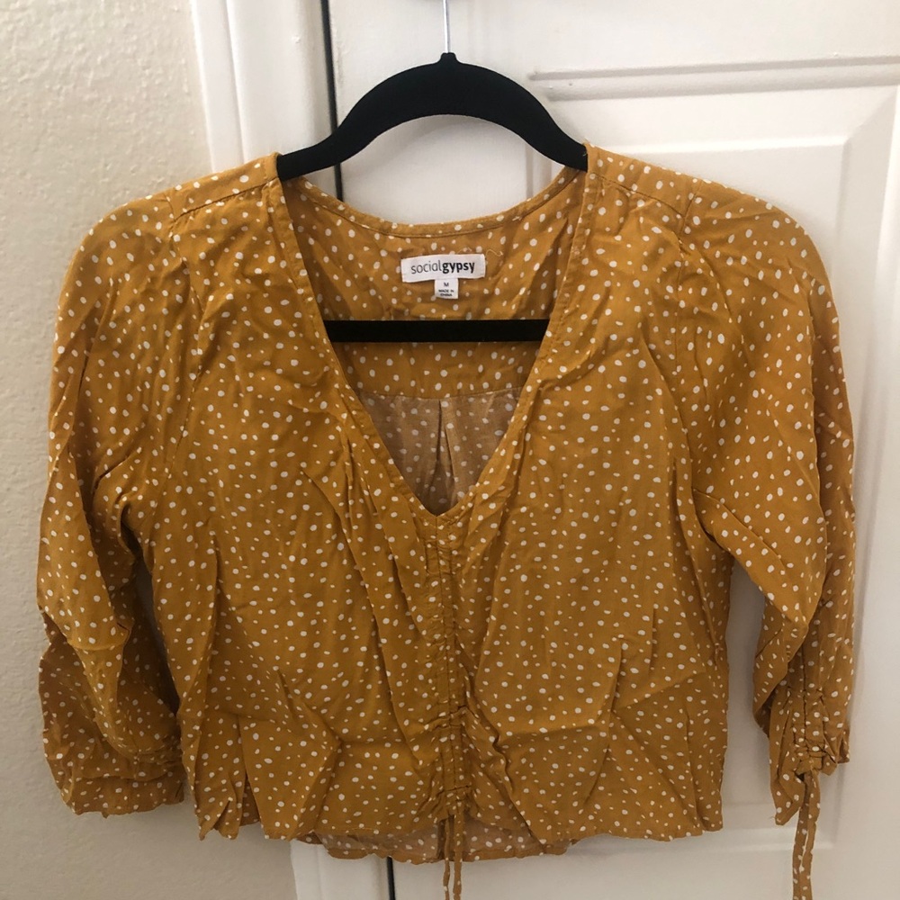 Adorable shirt top! Looks great with jeans!!!!